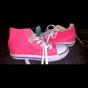 High top women’s airwalk sneakers